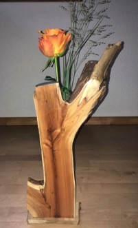 Blumenvase aus Eibenholz